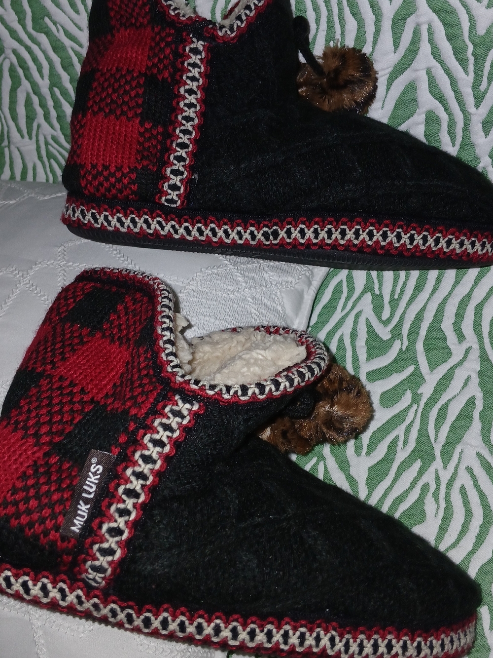Muk Luks Womens Red & Black Buffalo Plaid Slipper Boots Sz 8-9 Cushiony